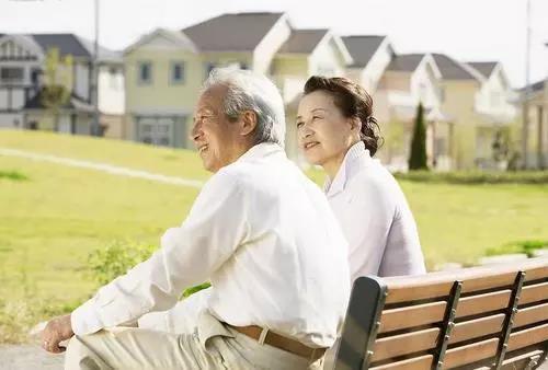 時(shí)刻警惕白內(nèi)障，這3點(diǎn)眼健康知識(shí)牢記！