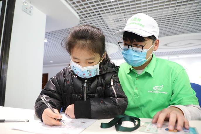 科學防控近視，共筑光明未來|科普公益活動走進溫醫(yī)大眼健康科普館鄭州分館