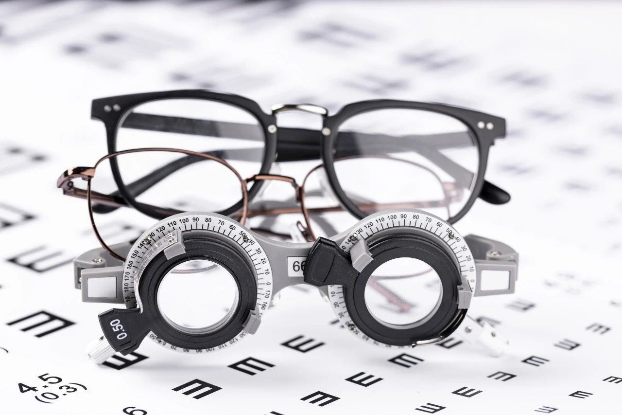 “近視眼”超過(guò)多少度需要配戴眼睛
